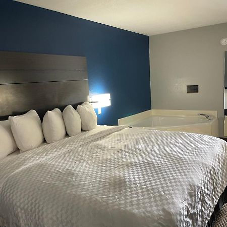 Clairmont Inn & Suites - Warren Eksteriør bilde
