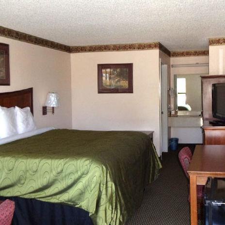 Clairmont Inn & Suites - Warren Rom bilde