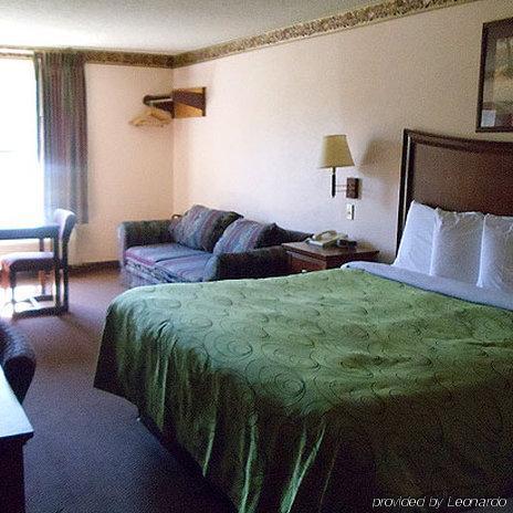 Clairmont Inn & Suites - Warren Rom bilde