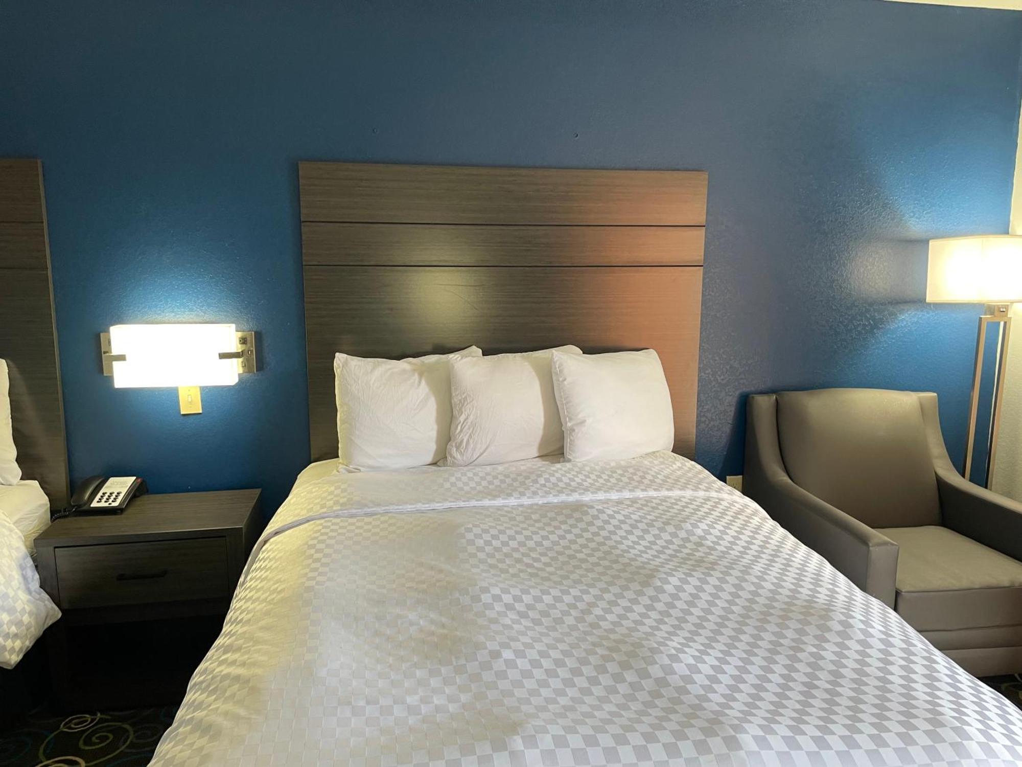 Clairmont Inn & Suites - Warren Eksteriør bilde