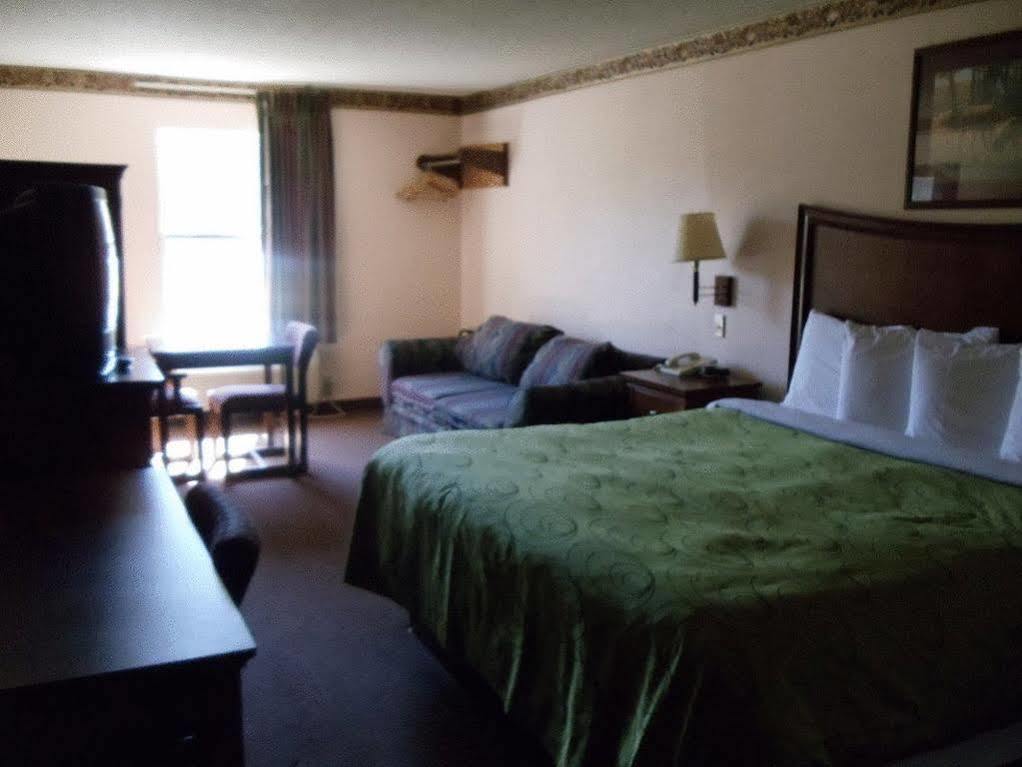 Clairmont Inn & Suites - Warren Eksteriør bilde