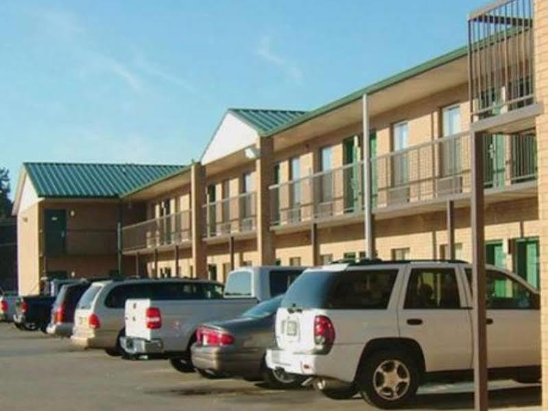Clairmont Inn & Suites - Warren Eksteriør bilde
